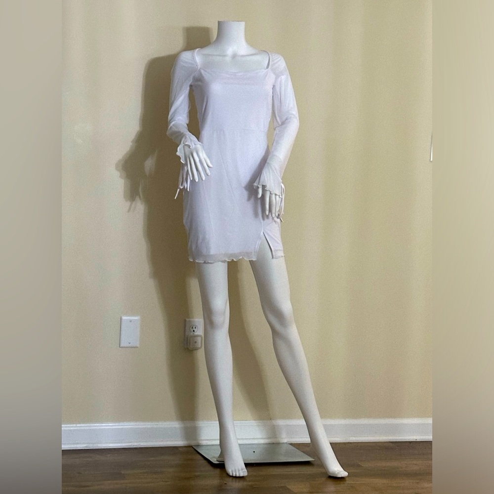 Size Medium White NWOT NO BRAND NAME